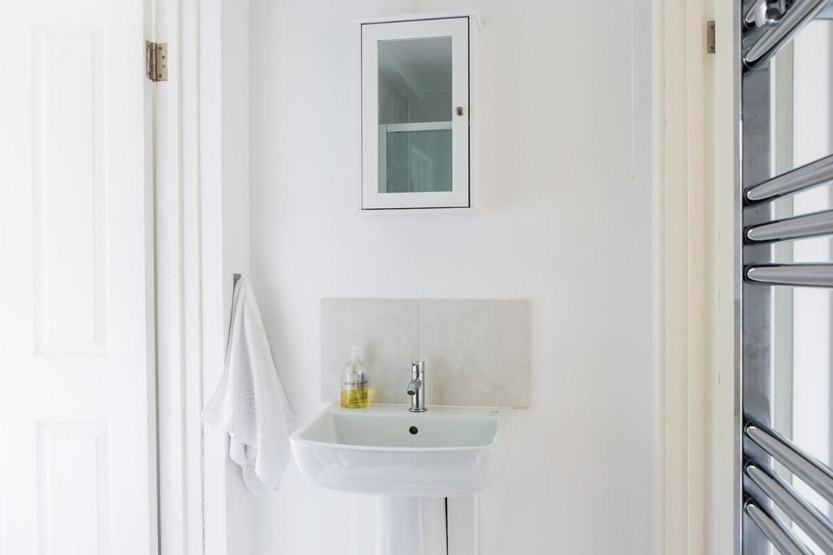 New Snug Doubleensuite In Central 포레스트 로우 외부 사진
