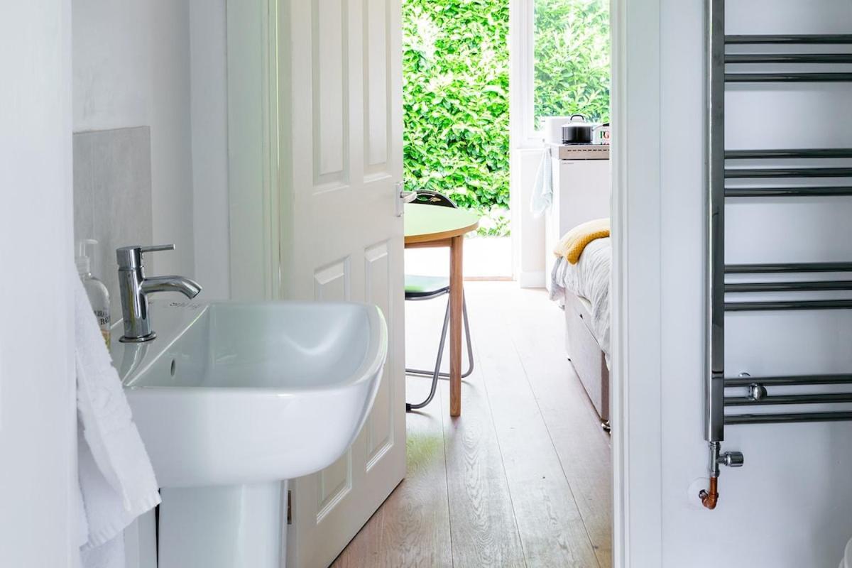 New Snug Doubleensuite In Central 포레스트 로우 외부 사진